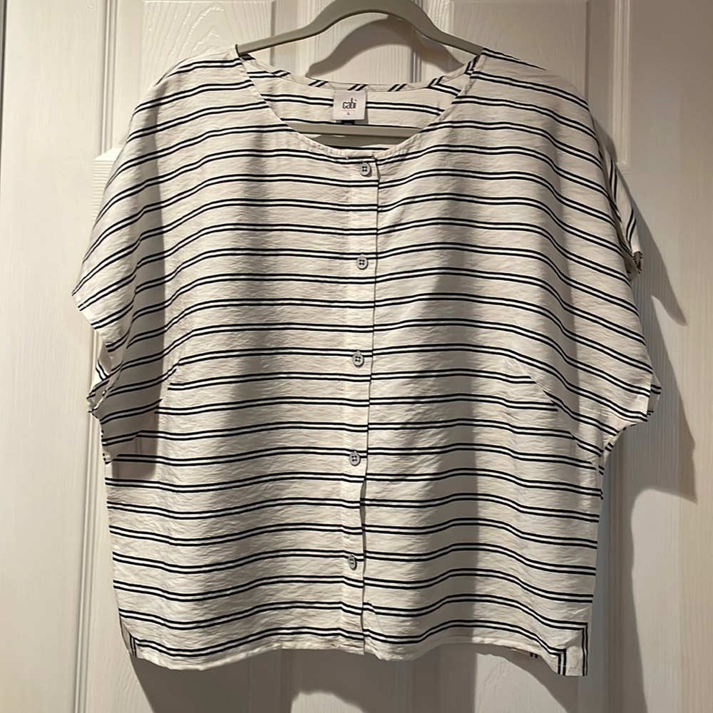 Cabi size large short sleeve button down top